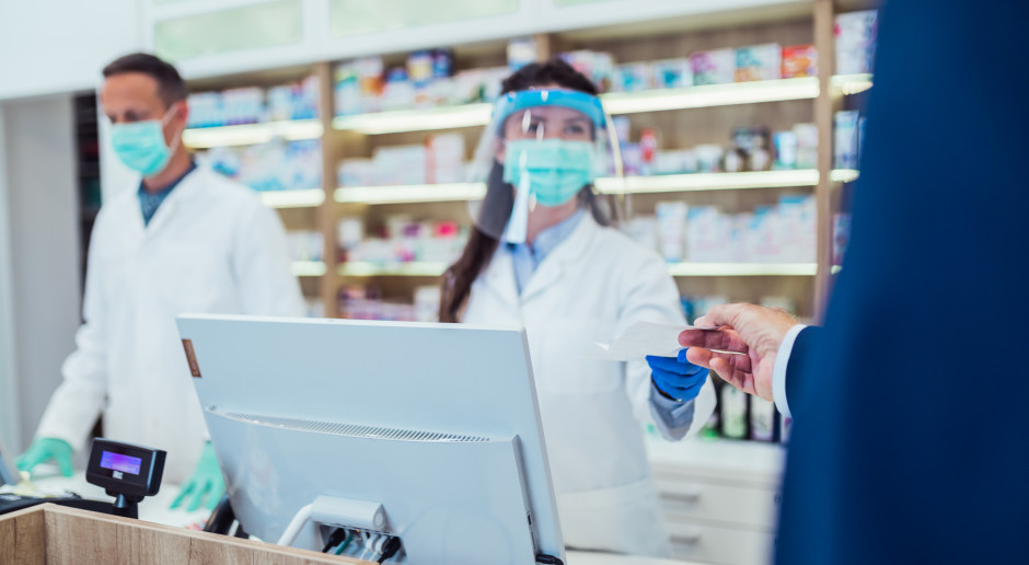 W kilkudziesięciu wybranych aptekach w Polsce trwa Pilotaż Przeglądów Lekowych Fot. Shuttertock Przeglądy lekowe a odpowiedzialność zawodowa farmaceutów. "Podważanie autorytetu i zaufania"