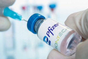 EMA zaleciła dopuszczenie do obrotu szczepionki Pfizer: BioNTech dostosowanej do nowych wariantów Covid-19