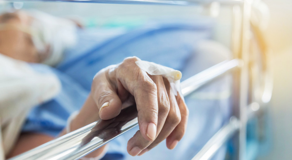 Na COVID-19 w Europie częściej choruja kobiety. Fot. Adobestock WHO: co najmniej 17 mln osób w UE mogło doświadczyć długiego Covid-19. Kobiety częściej