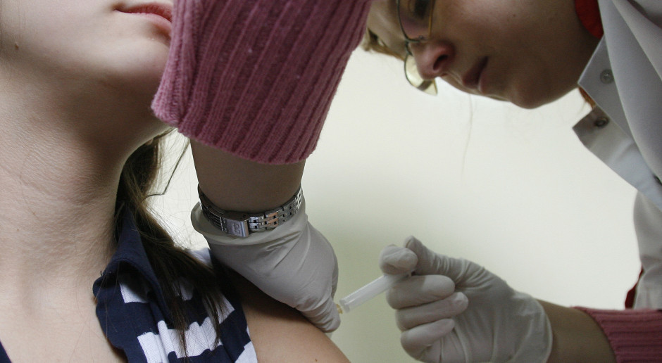 Samorządy szczepią przeciw HPV. Kiedy powszechny program szczepień i bezpłatna szczepionka?