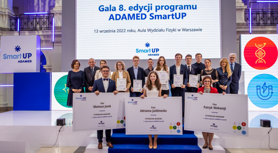 Podczas tegorocznej gali finałowej Adamed SmartUP ogłoszona została lista 3 stypendystów Fot. Adamed Adamed SmartUP: kolejni młodzi zdolni uczniowie z nagrodami i stypendiami