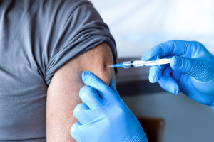Refundacja szczepionek przeciwko grypie. Komu i ile przysługuje?