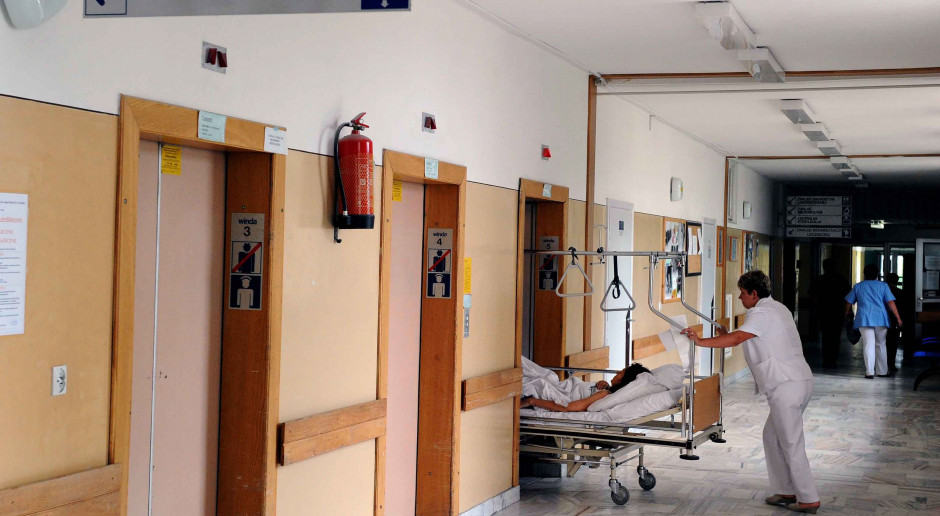 Wojewódzki Szpital Podkarpacki w Krośnie Fot. PAP/Darek Delmanowicz Wstrzymane zabiegi, szpital w trybie ostrodyżurowym. Pielęgniarki masowo na L4