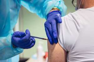 Punkty szczepień zamówiły w RARS szczepionki przeciwko wariantowi omikron. To ponad 540 tys. dawek
