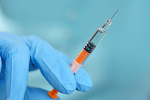 MZ: na szczepienia przeciw COVID-19 drugą dawką przypominającą zarejestrowało się 57 tys. osób