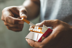Palenie przy synu zwiększa ryzyko astmy u wnuków