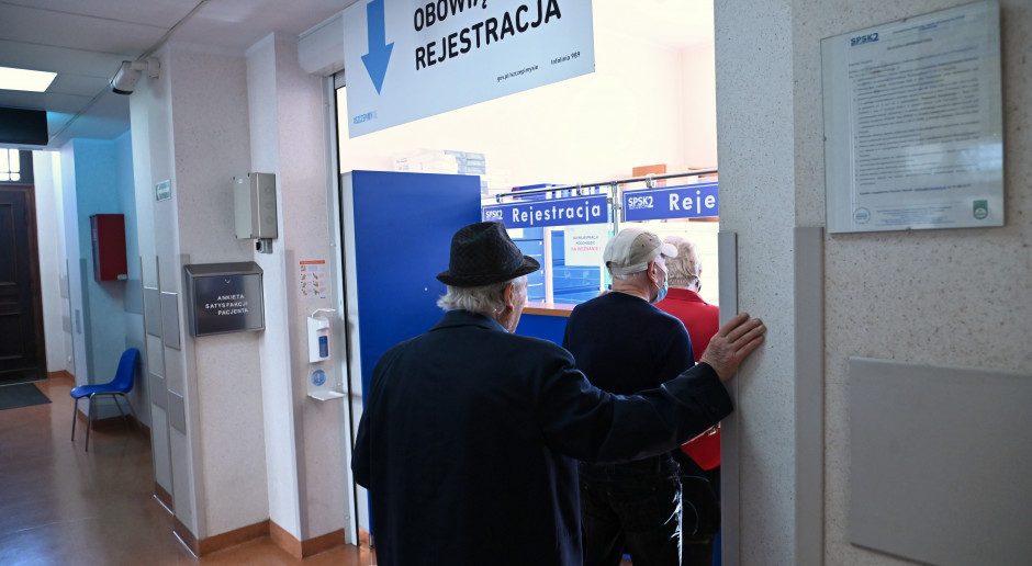 Zmiany w przychodniach POZ zaczną obowiązywać od 1 października Fot. PAP/Marcin Bielecki Zmiany w przychodniach wchodzą 1 października. Rozporządzenie opublikowano w Dzienniku Ustaw