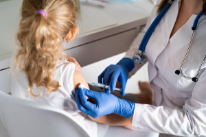 Od 3 października szczepienie przypominające przeciw COVID-19 dla dzieci w wieku 5-11 lat