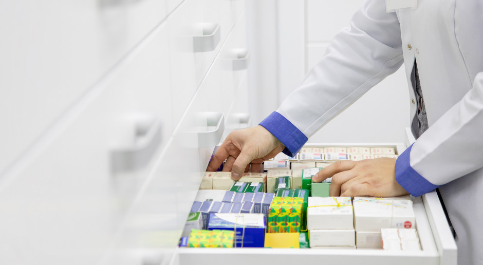 Nie zachodzi dalsza konieczność sprowadzania z zagranicy w trybie importu docelowego produktów z substancją Flecainidi acetas - czytamy w komunikacie. Fot. Adobestock Lek na arytmię już dostępny w aptekach. Nie ma potrzeby sprowadzania go spoza Polski