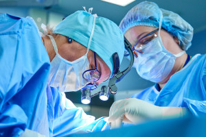 Pierwsze operacje rozszczepu kręgosłupa w łonie matki z użyciem komórek macierzystych