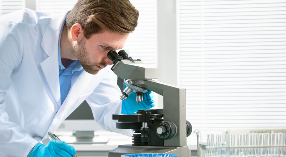 Ustawa o medycynie laboratoryjnej z podpisem prezydenta. Fot. Shutterstock Prezydent podpisał ustawę o medycynie laboratoryjnej. Wejdzie w życie za miesiąc