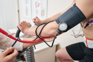 Kardiolog: w USA przy ciśnieniu powyżej 130/80 rozpoznaje się nadciśnienie. W Europie norm nie obniżono