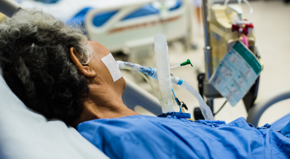 Opieka paliatywna: NFZ nie podaje informacji o kolejkach do hospicjów. Wyceny świadczeń nieadekwatne