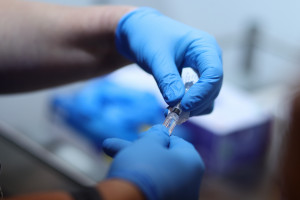 W Polsce wykonano ponad 57 mln 637 tys. szczepień przeciw COVID-19