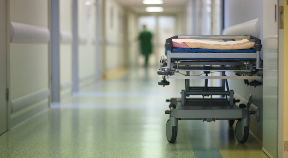 Szpital ma poważne problemy finansowe. Fot. Shutterstock Komornik zajął konto szpitala. Zobowiązania lecznicy to ponad milion zł