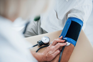 Niskie ciśnienie nie zawsze wskazane. Kardiolog: są pacjenci, którzy lepiej znoszą 140/88 czy nawet 140/90 mm Hg
