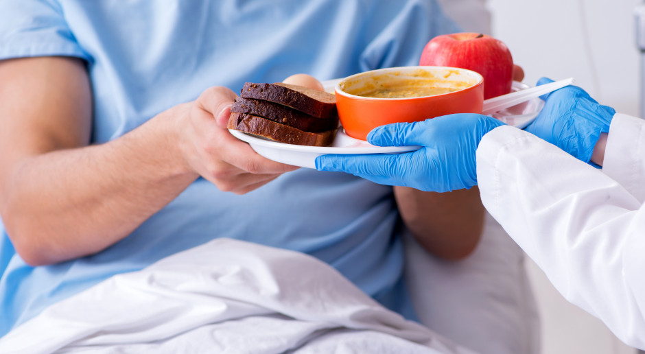 Opublikowano wyniki raportu o leczeniu żywieniowym Polaków. Fot. AdobeStock Eksperci alarmują: ponad 60 proc. Polaków nie wie, czym jest żywienie kliniczne
