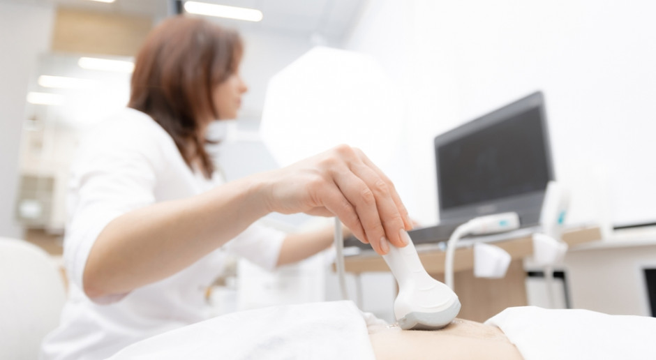 Placówka z kontraktem NFZ ma zapewnić ciężarnej wszystkie niezbędne badania. Fot. Shutterstock Ciężarna odsyłana na prywatne badania, w tym USG? "To łamanie praw pacjenta". Jest wyrok