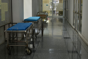 Dyrektorzy szpitali skarżą się na brak pieniędzy na podwyżki. "Zawsze znajdą się maruderzy"
