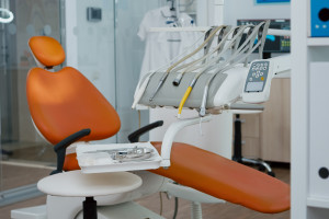 Dentyści nie chcą usuwać plomb z rtęcią na NFZ. Prywatnie kosztuje to nawet 500 zł