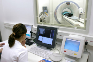 Lekarz rodzinny skieruje na tomografię komputerową na NFZ. Weszły zmiany w przychodniach
