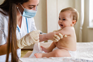 Minister Niedzielski: od 12 grudnia można zarejestrować na szczepienie przeciw COVID-19 dzieci od 6 miesięcy do 4 lat