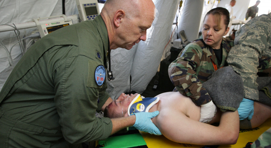 Lekarze i pielęgniarki będą zapraszani na szkolenie wojskowe. "Chcemy bazować na ich wiedzy"