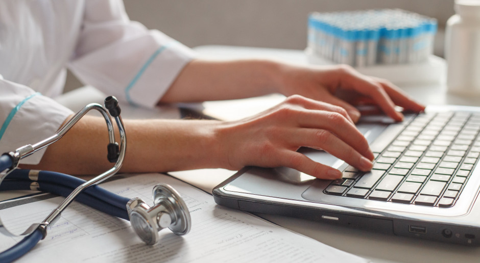 Co pracodawca widzi na L4? Pewne informacje można łatwo zastrzec Fot. AdobeStock Jakie dane pracodawca zobaczy na zwolnieniu lekarskim? Część można zastrzec, innych nie