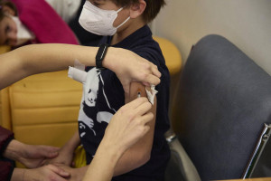 Szczepienia przeciwko Covid-19 dzieci do czwartego roku życia. Resort zdrowia podał dane