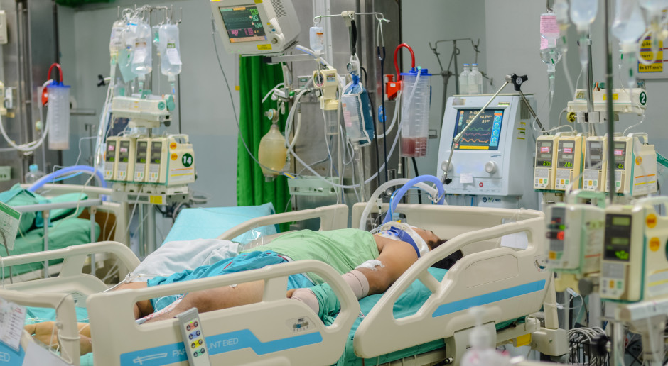 Fala zakażeń Omikronem przeciąża chińskie szpitale. Eksperci ostrzegają przed nawet milionem zgonów