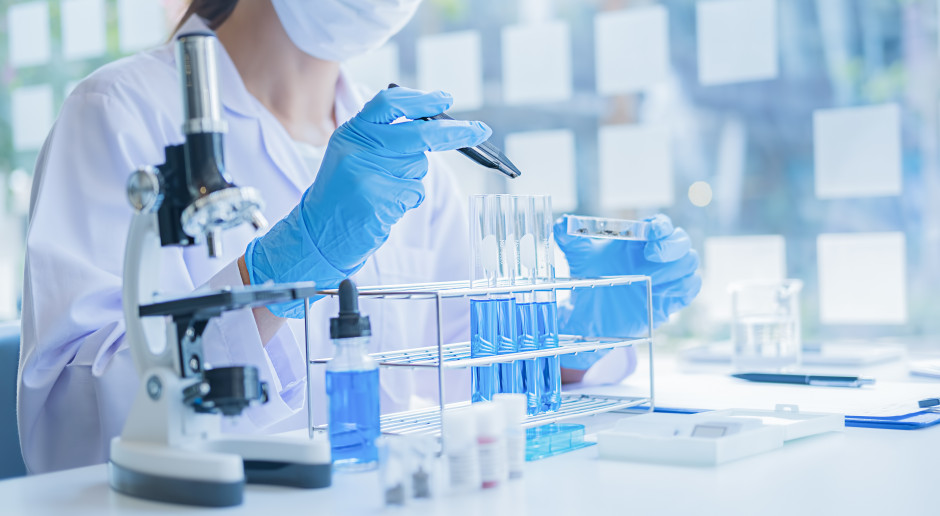 Zdolność połykania oraz odżywiania bez wspomagania były oceniane jako punkt końcowy w dwóch badaniach klinicznych leku Fot. AdobeStock Rdzeniowy zanik mięśni: leczenie doustne poprawia oddychanie, przełykanie i mowę
