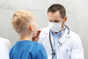 Prof. Szenborn: więcej infekcji wśród dzieci to powrót do normy po dwóch latach pandemii