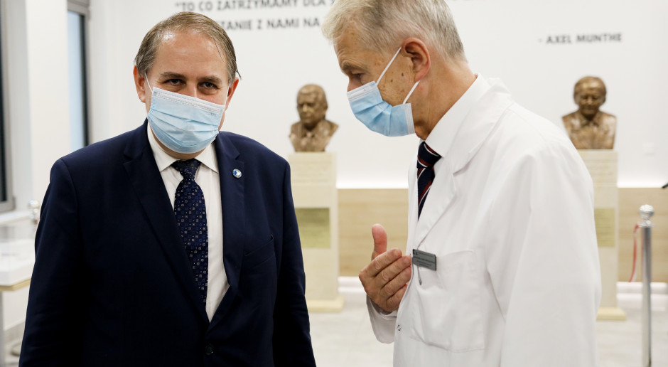Prof. prof. Andrzej Lekston (po prawej) i prof. Tomasz Szczepański, rektor SUM. Fot. PAP/Tomasz Wiktor Profesorowie wspominają rewolucję w polskiej kardiologii. "Decyzji pomógł przypadek"
