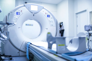 Tomografia i rezonans w znieczuleniu? Nowe przepisy określają, kto skorzysta