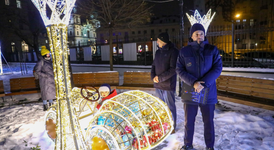 Świąteczna dekoracja stanęła przed warszawskim szpitalem dziecięcym