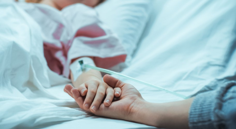 Grypa i inne wirusy atakują szczególnie dzieci i osoby starsze. Fot. Shutterstock Rzecznik MZ: obłożenie łóżek dla dzieci w szpitalach waha się od 75 proc. do 80 proc.
