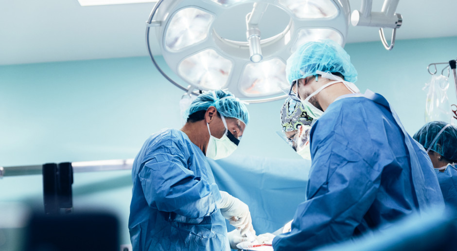 Innowacyjny stentgraft wszczepiony do łuku aorty wstępującej. Ważna operacja w szpitalu MSWiA