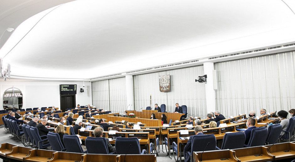 Senat rozpoczął prace nad ustawą budżetową. Ważne poprawki komisji o budżecie NFZ