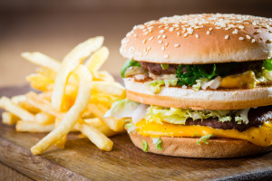 Fast food powoduje groźne stłuszczenie wątroby. 