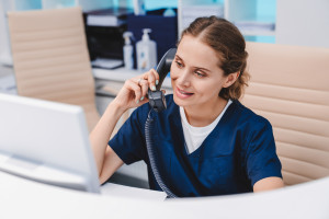 W rejestracji przychodni nie odbierają telefonów. Chora dzwoniła po kilkadziesiąt razy dziennie i nic