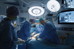 Operacja rzadkiego guza u 23-letniego mężczyzny. Sukces zespołu CMKP i WUM