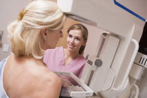 Lekarze POZ: tylko 30 proc. kobiet w Polsce wykonuje mammografię
