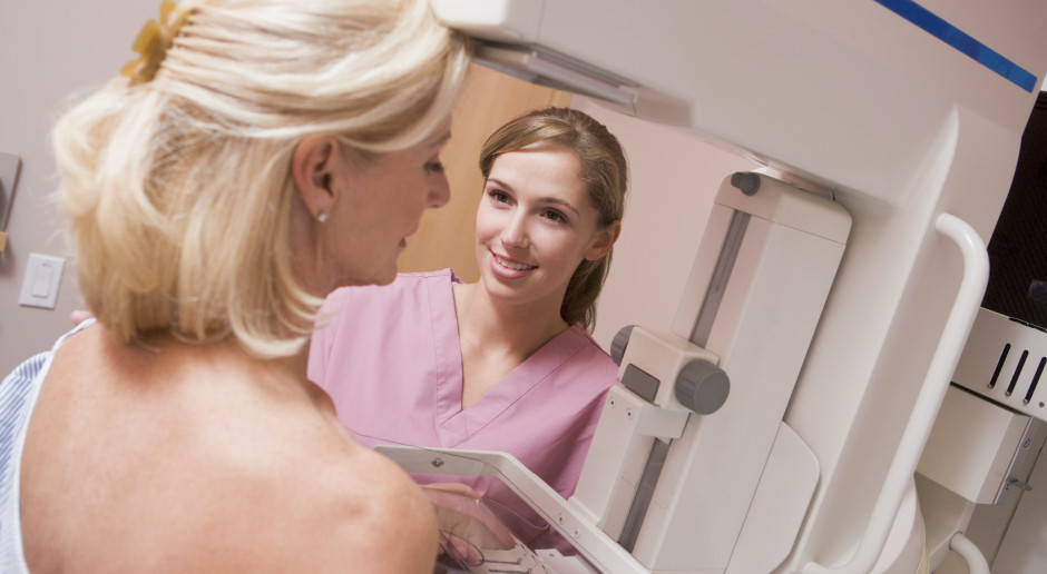 Lekarze POZ: tylko 30 proc. kobiet w Polsce wykonuje mammografię