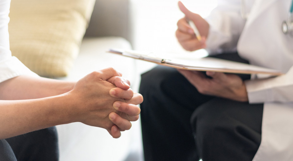 Weszło w życie zarządzenie NFZ ws. pilotażu dla osób z traumą. Fot. Shutterstock Weszło zarządzenie ws. umów o realizację pilotażu skierowanego do osób po traumie