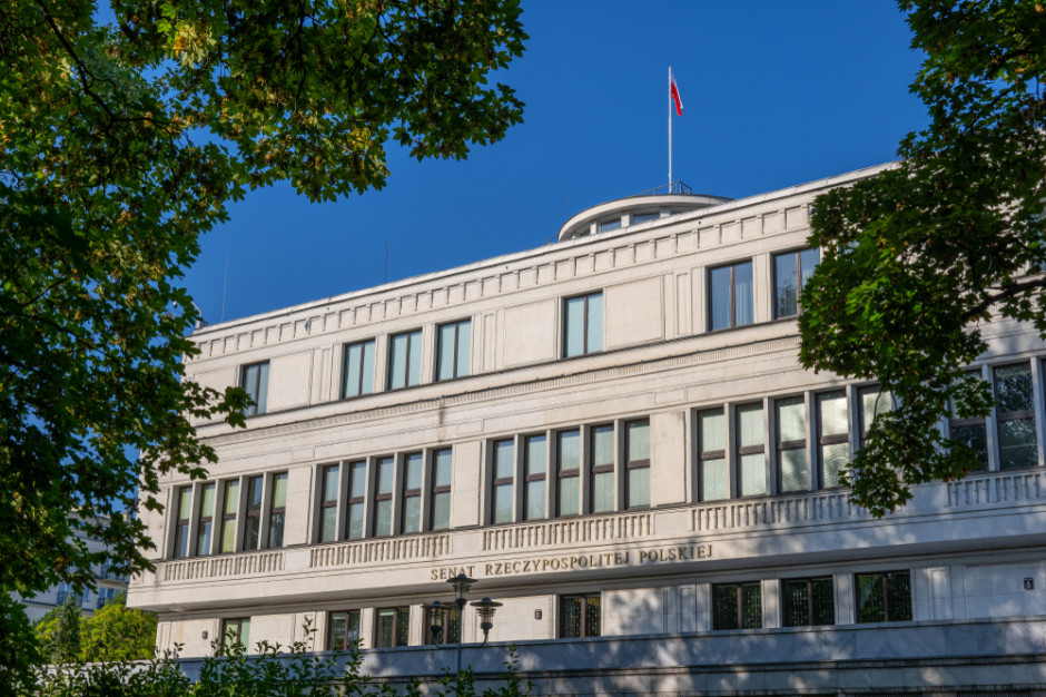 Długa lista poprawek do ustawy o badaniach klinicznych w Senacie. "Wrzutka" o szczepieniach przyjęta