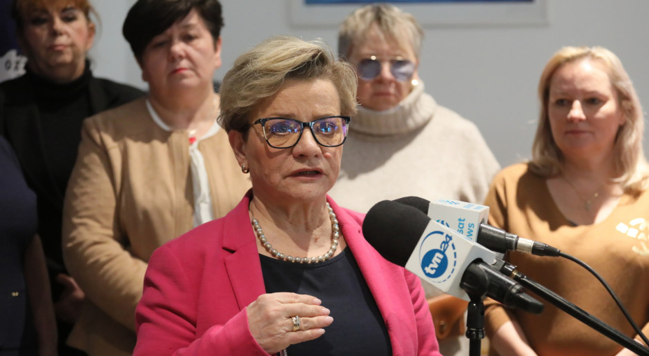 Przewodnicząca Ogólnopolskiego Związku Zawodowego Pielęgniarek i Położnych Krystyna Ptok Fot. PAP/Paweł Supernak Pielęgniarki o problemach z wypłatami: degradowanie i nieuznawanie kwalifikacji. Padły słowa o proteście
