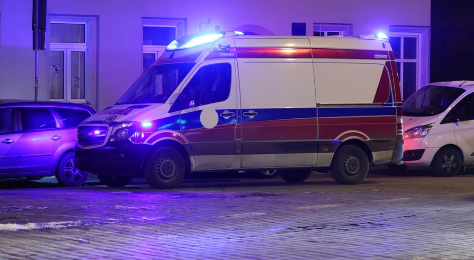 Kobieta zmarła w drodze na operację. Fot. Shutterstock Siedem godzin na SORze i zgon. Prokurator wszczyna śledztwo w sprawie śmierci kobiety