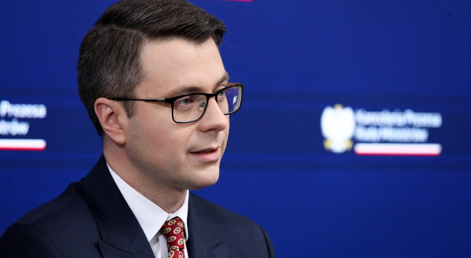 Konferencja prasowa rzecznika rządu Piotra Mullera. Fot. PAP/Tomasz Gzell Rzecznik rządu zaapelował do mediów, które podawały nieprawdziwą informację o lekarzach z Podlasia