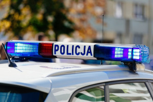 Policjanci eskortowali do szpitala samochód z małym dzieckiem, które miało atak epilepsji