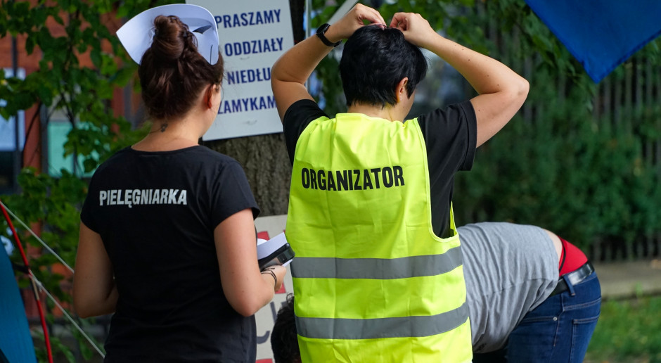 21 lutego pielęgniarki wyjdą na ulice Tarnowa. Protestują przeciwko omijaniu podwyżek Fot. Shutterstock 140 pielęgniarek z wypowiedzeniami. OZZPiP organizuje protest przeciwko degradacji i dyskryminacji